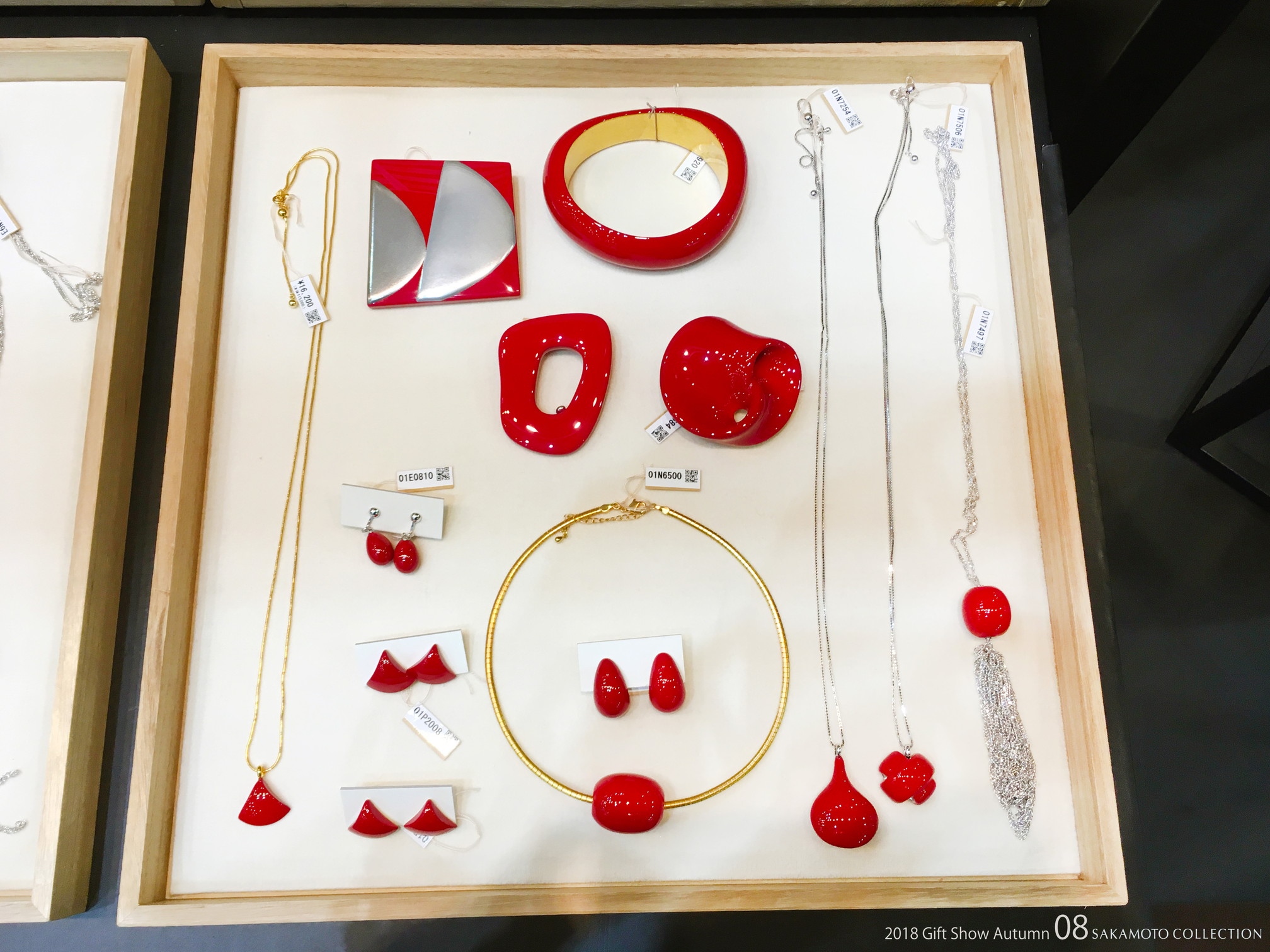 【展示見本品】Un cadeau rouge vif.  BOXアレンジ 赤 展示見本品】Un cadeau rouge vif. BOXアレンジ 赤
